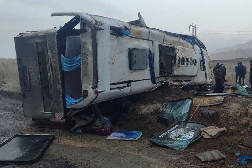 تاکید وزیر راه بر برخورد با متخلفان حادثه واژگونی اتوبوس در کرمان