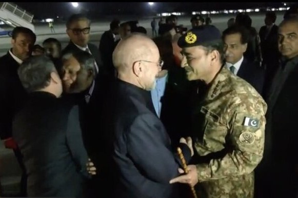 چرا ژنرال عاصم منیر با لباس نظامی از هیات ایرانی استقبال کرد؟ چرا ژنرال عاصم منیر با لباس نظامی از هیات ایرانی استقبال کرد؟
