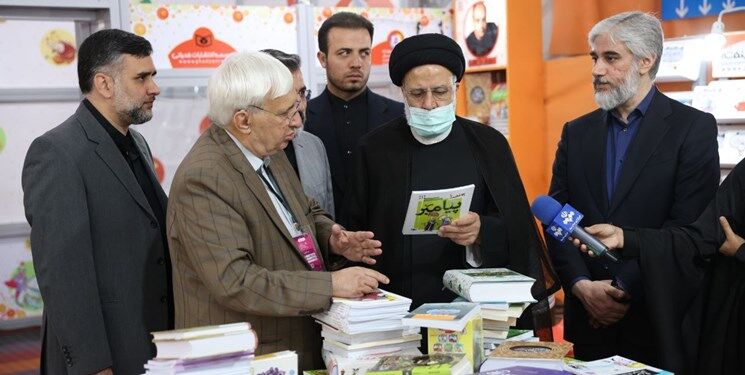 کتاب باید ارزان و به سهولت به دست همه برسد کتاب باید ارزان و به سهولت به دست همه برسد