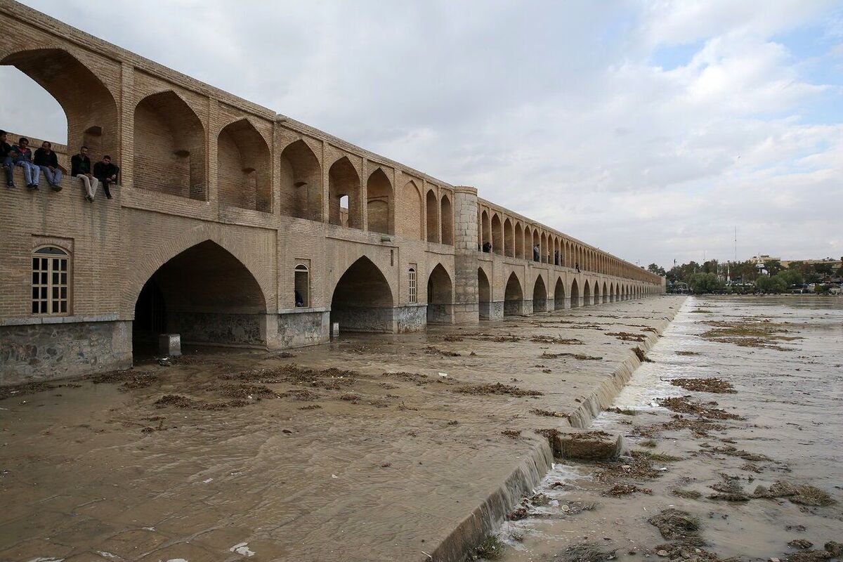 جریان زاینده‌رود به شهر اصفهان رسید
