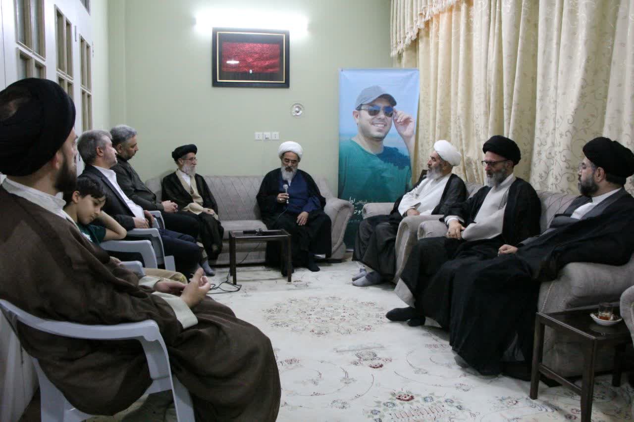 خون پاک هر شهید مسئولیت همه ما را سنگینتر میکند خون پاک هر شهید مسئولیت همه ما را سنگینتر میکند