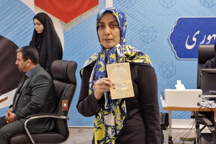 زرآبادی: امیدوارم روزی مردم یک زن را بعنوان رئیسجمهوری انتخاب کنند زرآبادی: امیدوارم روزی مردم یک زن را بعنوان رئیسجمهوری انتخاب کنند