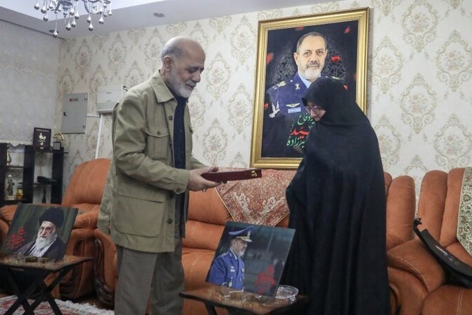 دیدار فرمانده قرارگاه خاتم با خانواده شهیدان نصیرزاده و درهباغی دیدار فرمانده قرارگاه خاتم با خانواده شهیدان نصیرزاده و درهباغی