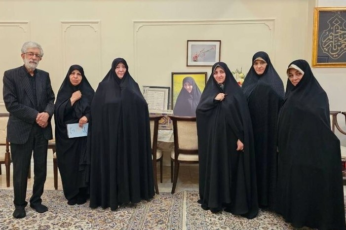 دیدار معاون رئیسجمهور با خانواده شهیده زهرا حداد عادل دیدار معاون رئیسجمهور با خانواده شهیده زهرا حداد عادل
