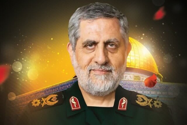 تصویری از حاج رمضان روی دیوارنگاره میدان ولیعصر (عج)+عکس
