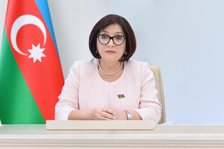 حضور رئیس مجلس جمهوری آذربایجان در مراسم تشییع رهبر شهید حضور رئیس مجلس جمهوری آذربایجان در مراسم تشییع رهبر شهید