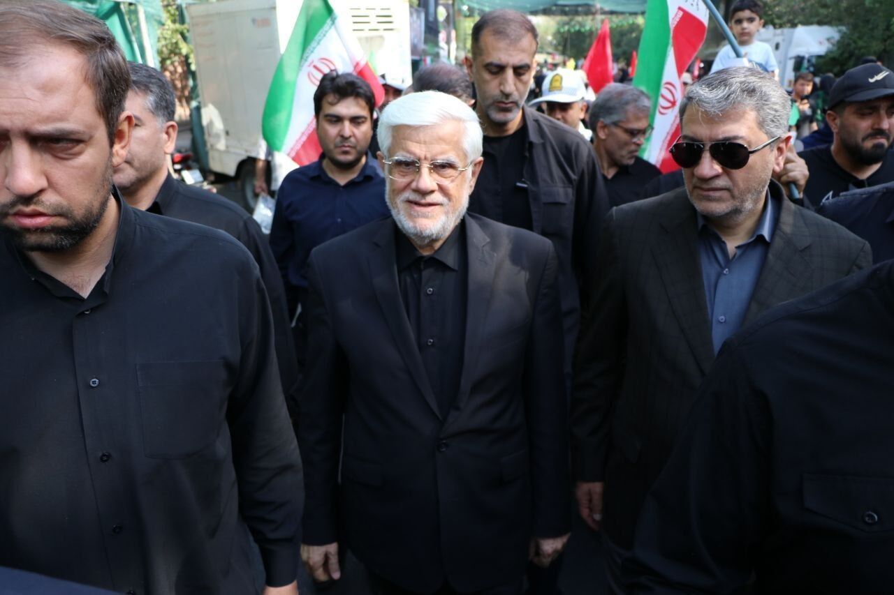 حضور معاون اول رئیسجمهور در مراسم تشییع با آقای شهید ایران حضور معاون اول رئیسجمهور در مراسم تشییع با آقای شهید ایران