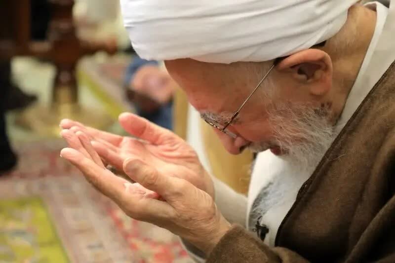 اقامه نماز بر پیکر مطهر رهبر شهید انقلاب توسط آیتالله جوادی آملی