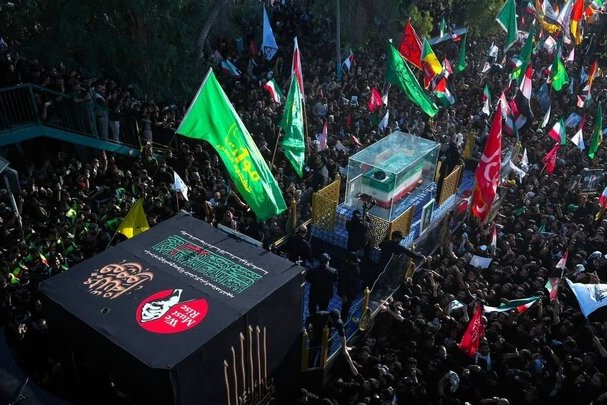 الحشد الشعبی: تعداد تشییعکنندگان قائد شهید در نجف تقریبا به ۳.۸ میلیون نفر رسید الحشد الشعبی: تعداد تشییعکنندگان قائد شهید در نجف تقریبا به ۳.۸ میلیون نفر رسید