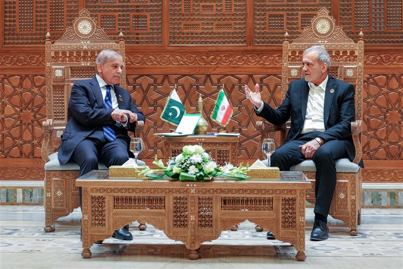  استقبال رسمی شهباز شریف از پزشکیان در اسلام‌آباد 