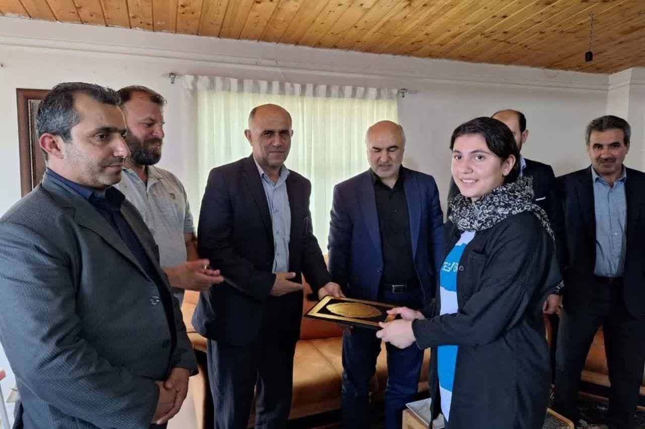برکناری یک مدیر به علت انتشار تصویر بی‌حجاب خانم ورزشکار