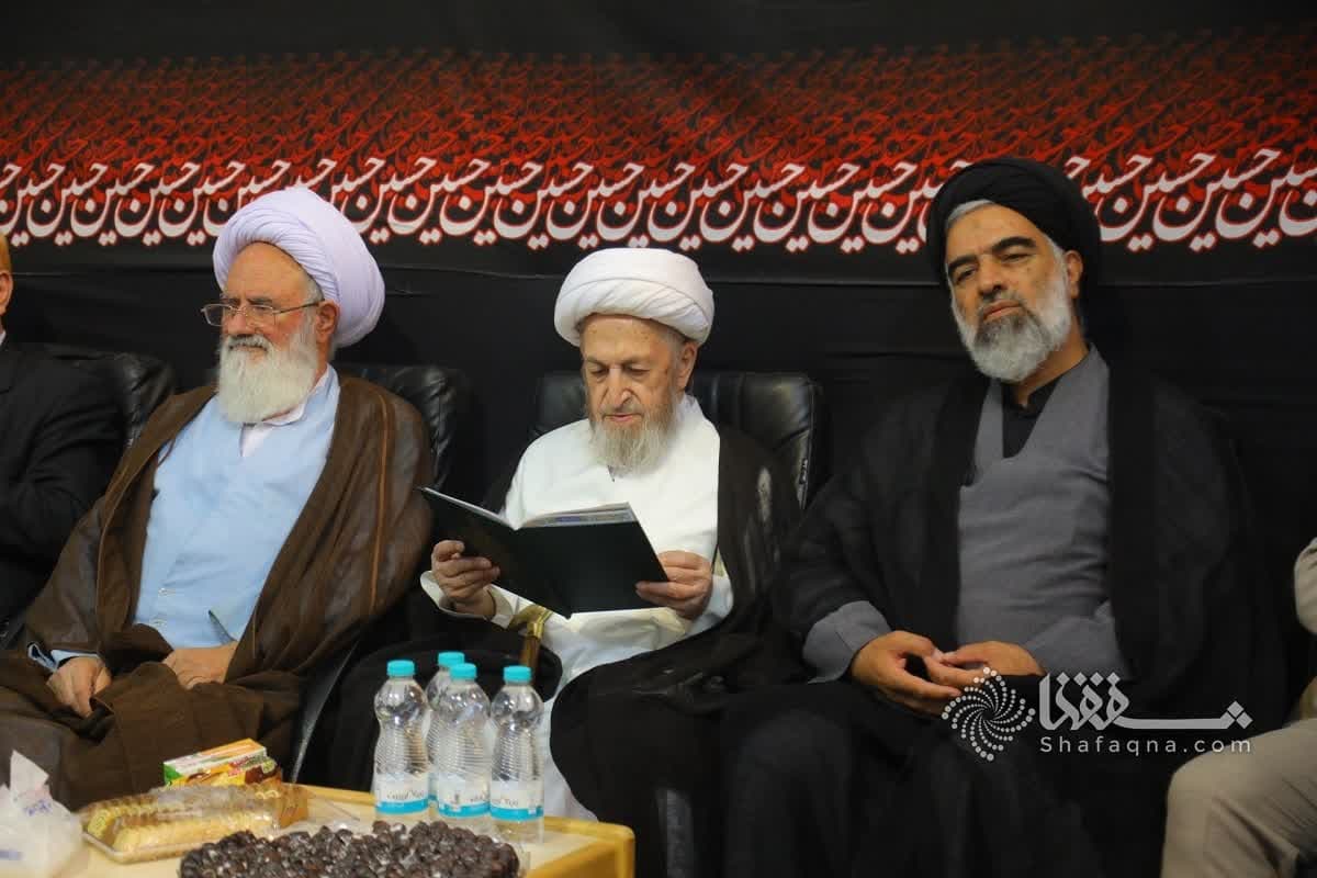مجلس ترحيم والده مرتضى نجفى قدسى با حضور آيت الله العظمى سبحانى در قم برگزار شد مجلس ترحيم والده مرتضى نجفى قدسى با حضور آيت الله العظمى سبحانى در قم برگزار شد