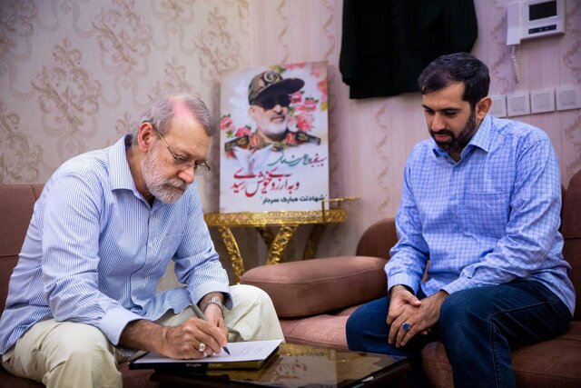 دیدار لاریجانی با خانواده شهیدان محرابی و شادمانی +عکس دیدار لاریجانی با خانواده شهیدان محرابی و شادمانی +عکس