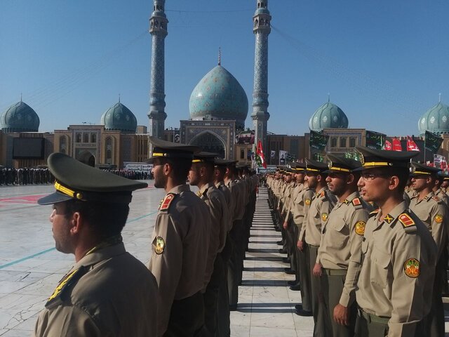 مراسم عهد سربازی نیروهای مسلح در مسجد جمکران برگزار شد مراسم عهد سربازی نیروهای مسلح در مسجد جمکران برگزار شد