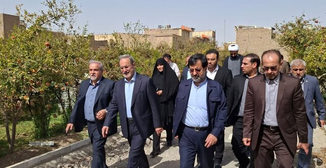 بازدید معاون وزیر کشور از پروژه بوستان بانوان فدک قم 