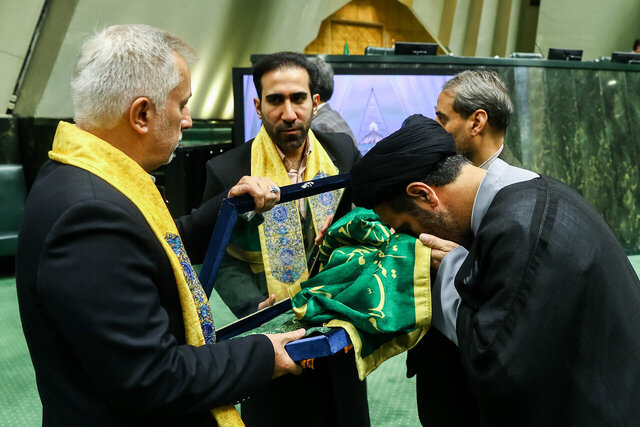 حضور خادمان حرم عبدالعظیم حسنی (ع) در صحن مجلس حضور خادمان حرم عبدالعظیم حسنی (ع) در صحن مجلس