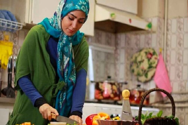 زن میتواند بابت کارهای خانه از شوهرش مزد بگیرد زن میتواند بابت کارهای خانه از شوهرش مزد بگیرد