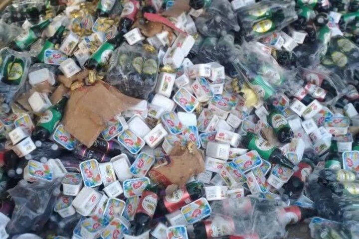 توقیف بیش از ۴۰۰ کیلو گرم مواد غذایی فاسد در قم توقیف بیش از ۴۰۰ کیلو گرم مواد غذایی فاسد در قم
