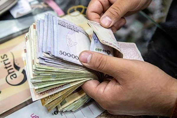 رشد نقدینگی و پایه پولی تا پایان سال کم می‌شود