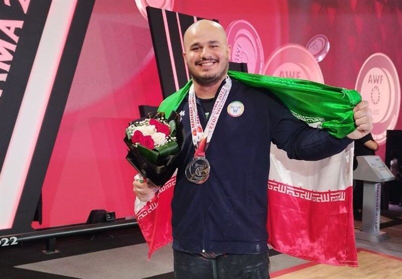 دهدار در حضور قهرمان المپیک مدال طلا گرفت دهدار در حضور قهرمان المپیک مدال طلا گرفت