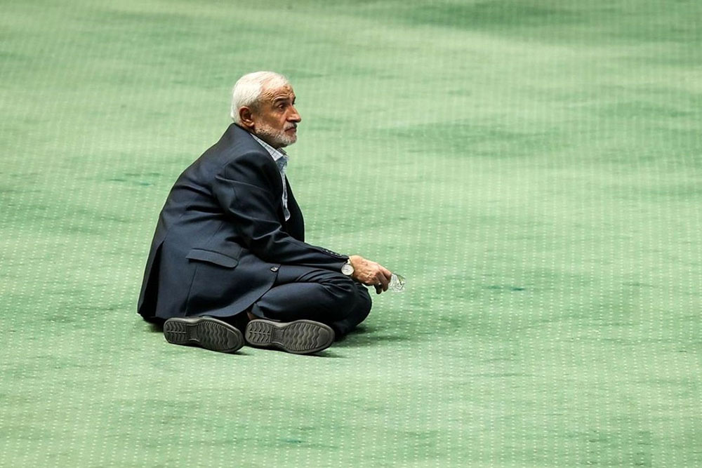 انتقاد از ماجراهای استعفای نادران انتقاد از ماجراهای استعفای نادران