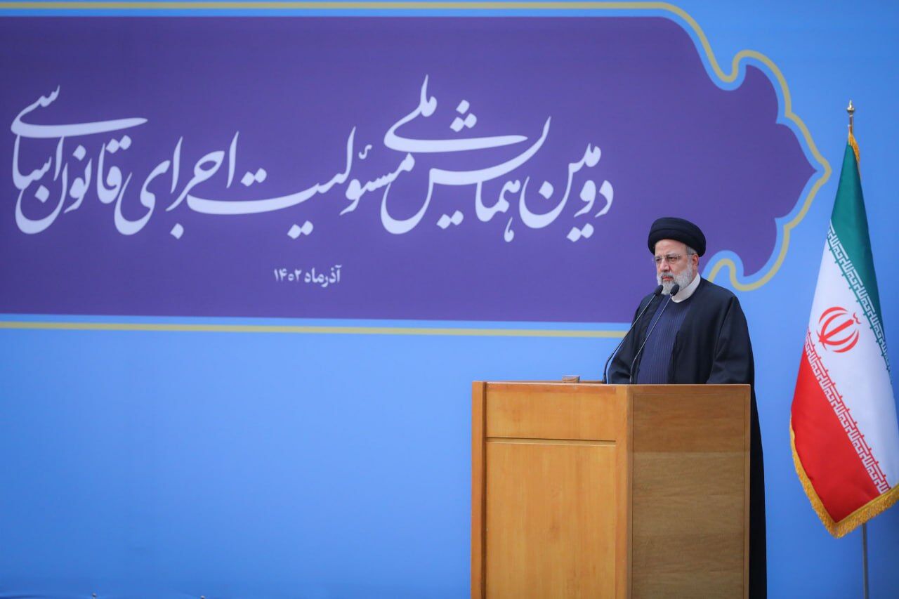 نباید در اجرای قانون اساسی گزینشی عمل کنیم/هیچ بخشی اجازه گریز از قانون را ندارد نباید در اجرای قانون اساسی گزینشی عمل کنیم/هیچ بخشی اجازه گریز از قانون را ندارد