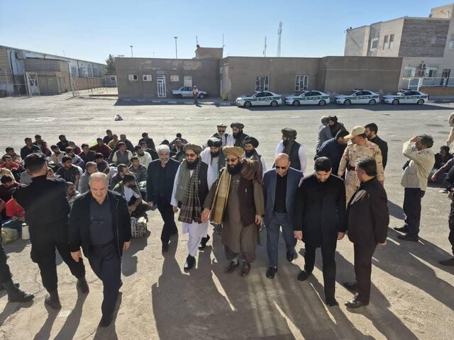 ۲۹۲ زندانی افغانستانی از ایران به کشورشان منتقل شدند ۲۹۲ زندانی افغانستانی از ایران به کشورشان منتقل شدند
