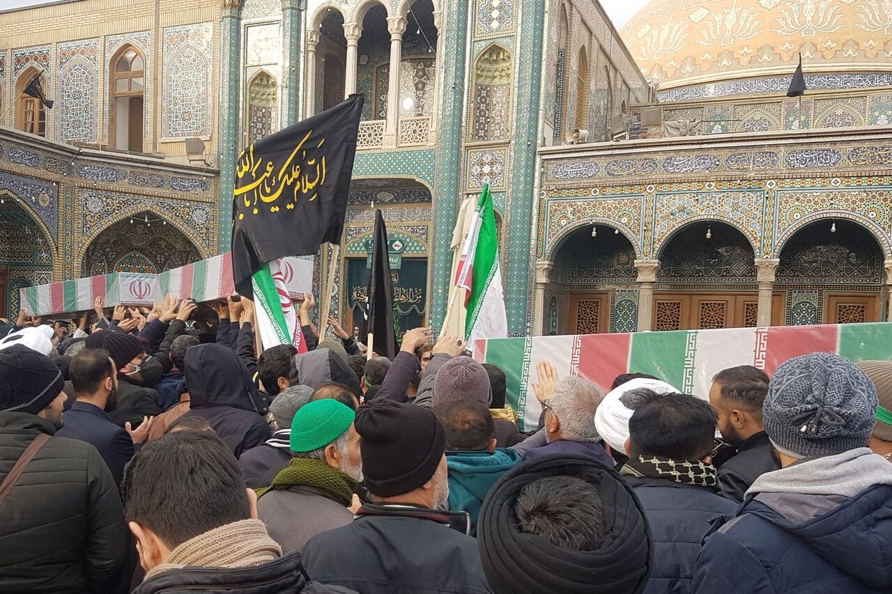 پیکر هفت شهید گمنام دفاع مقدس در قم تشییع شد