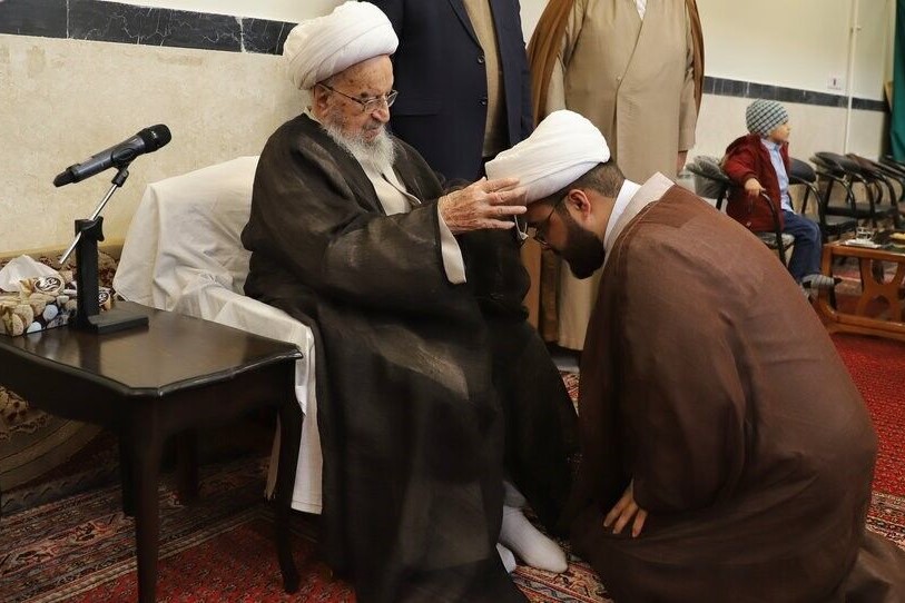 مراسم جشن و عمامه گذاری در بیوت مراجع قم برگزار شد