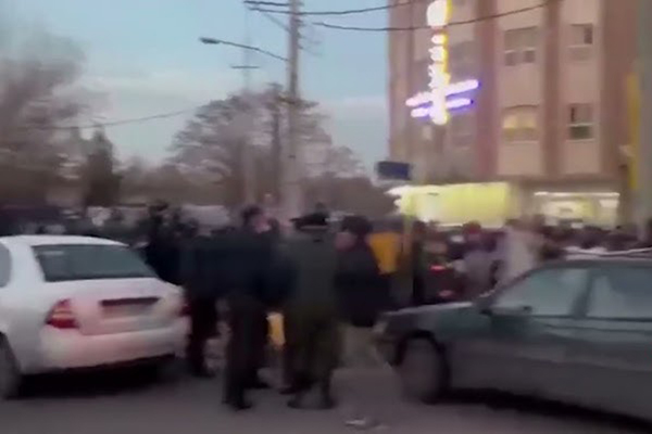 تجمع محدود و پراکنده در حوالی گلزار شهدای قم پایان یافت تجمع محدود و پراکنده در حوالی گلزار شهدای قم پایان یافت