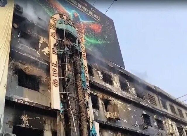 افزایش تلفات حریق در مرکز خرید پاکستان به ۲۶ تن/۸۱ نفر همچنان مفقودند افزایش تلفات حریق در مرکز خرید پاکستان به ۲۶ تن/۸۱ نفر همچنان مفقودند