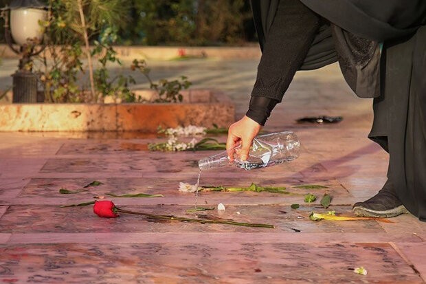 قمی ها برای زیارت قبور در پنجشنبه آخر سال از وسایل عمومی استفاده کنند