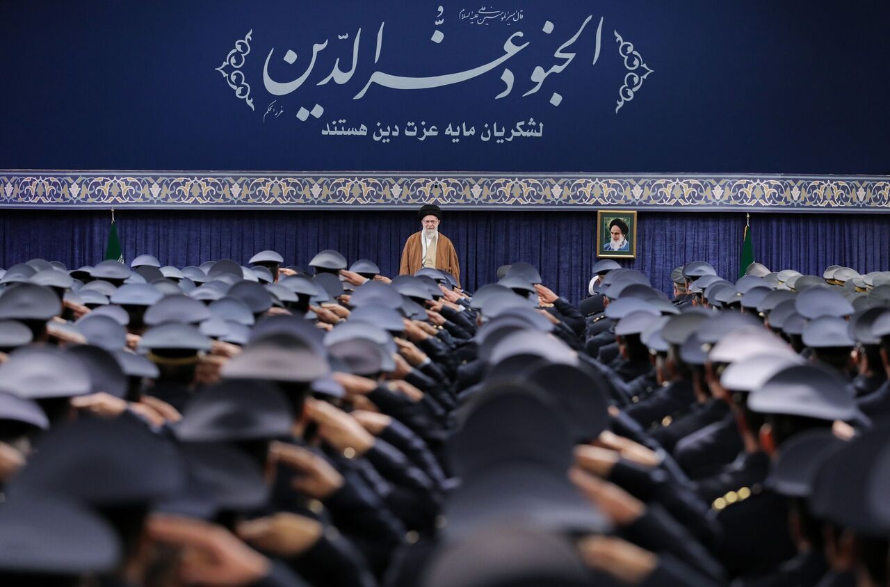 رهبر انقلاب: مذاکره با آمریکا «هوشمندانه، عاقلانه و شرافتمندانه» نیست