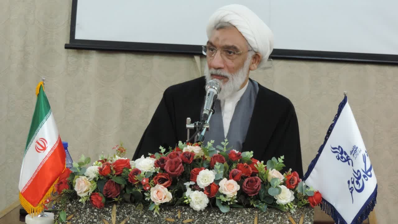 مذاکره باید همراه با عزت و قدرت باشد