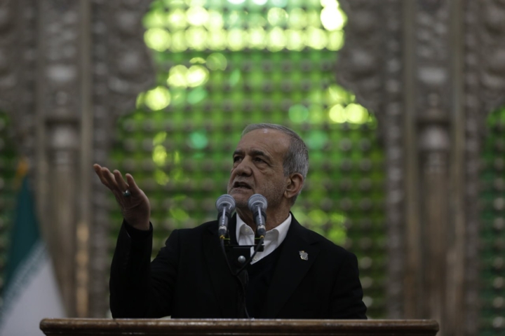 پزشکیان در حرم امام:امروز ایران را در منطقه به عنوان یک قدرت میبینند پزشکیان در حرم امام:امروز ایران را در منطقه به عنوان یک قدرت میبینند