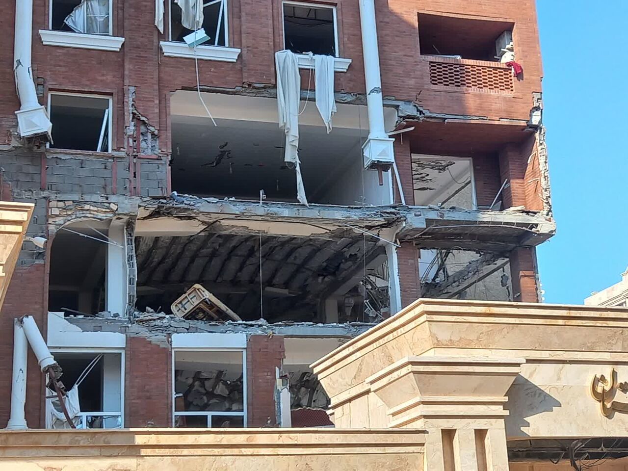 افزایش شمار فوتیهای حادثه انفجار در بندرعباس افزایش شمار فوتیهای حادثه انفجار در بندرعباس