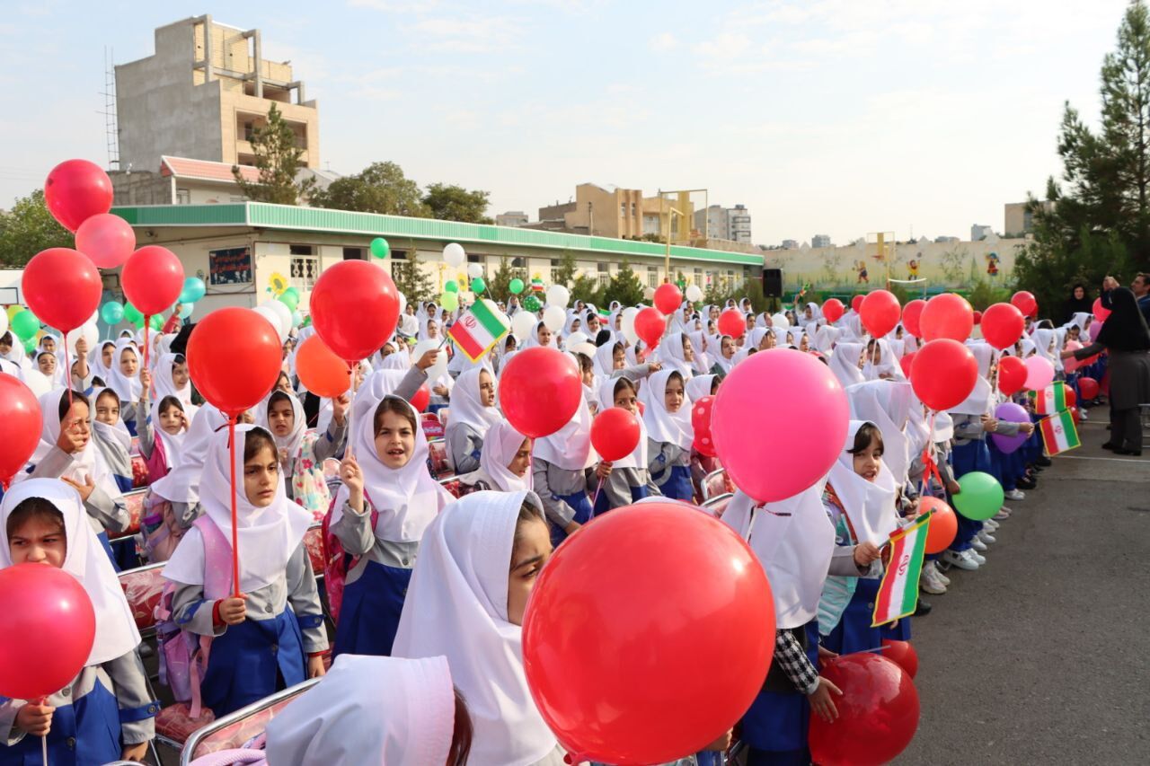 برگزاری جشنهای مدرسهای «ایرانمون» در تمامی مدارس کشور برگزاری جشنهای مدرسهای «ایرانمون» در تمامی مدارس کشور