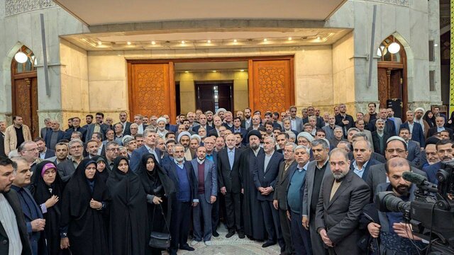 تجدید میثاق نمایندگان با بنیانگذار انقلاب اسلامی تجدید میثاق نمایندگان با بنیانگذار انقلاب اسلامی