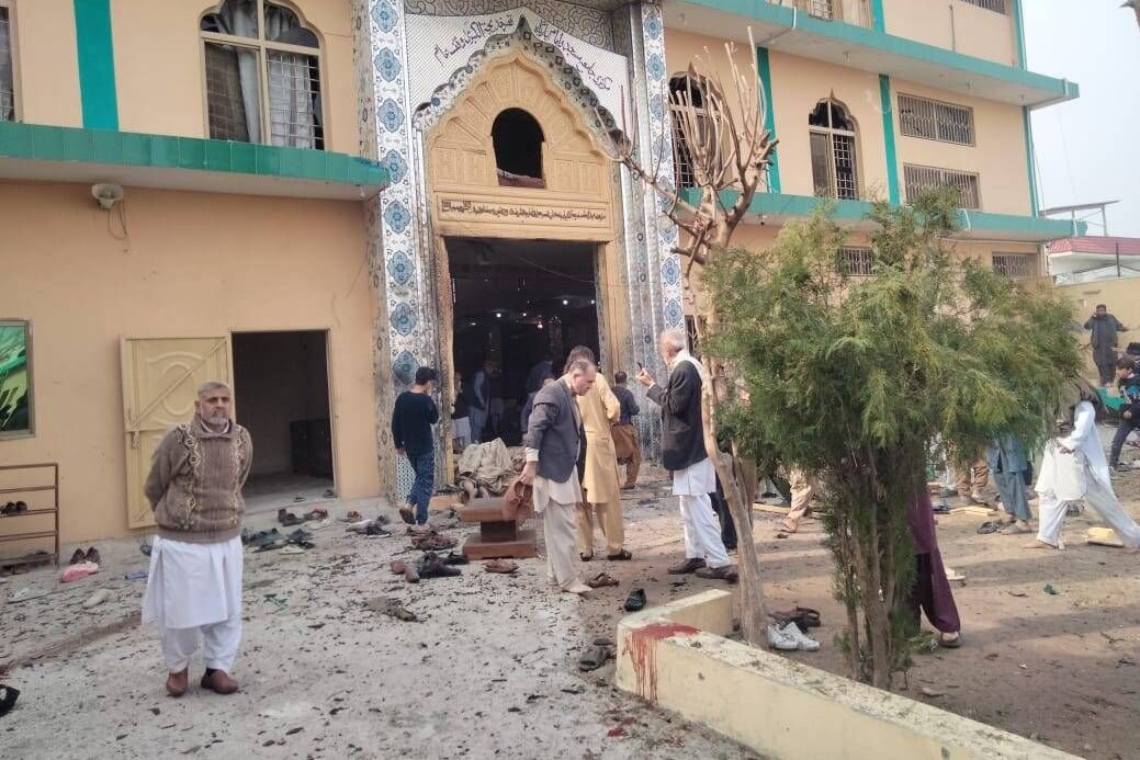 انفجار تروریستی در مسجد شیعیان پاکستان با ۲۴ شهید و ۱۰۱ زخمی انفجار تروریستی در مسجد شیعیان پاکستان با ۲۴ شهید و ۱۰۱ زخمی
