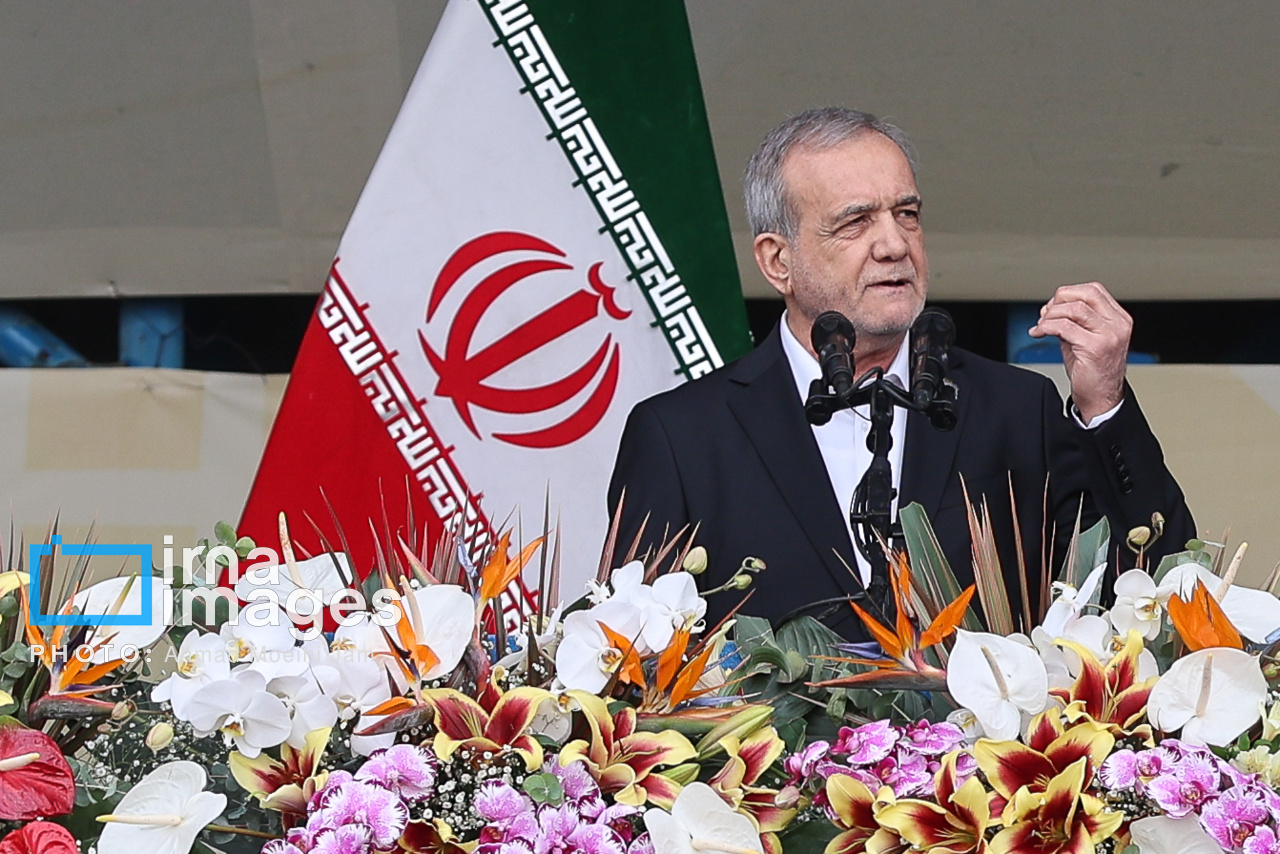 ایران سرخم نخواهد کرد/ از کمبودها عذرخواهی و برای رفع مشکلات تلاش میکنیم ایران سرخم نخواهد کرد/ از کمبودها عذرخواهی و برای رفع مشکلات تلاش میکنیم