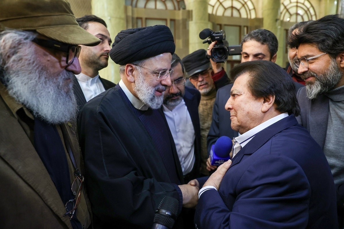 تتلو و عباس قادری، چگونه بر سرنوشت ما تاثیر میگذارند؟ تتلو و عباس قادری، چگونه بر سرنوشت ما تاثیر میگذارند؟