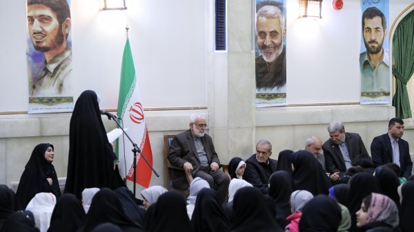 پزشکیان همراه با جمعی از ایتام افطار کرد پزشکیان همراه با جمعی از ایتام افطار کرد