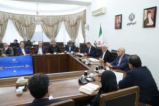 نشست عارف با کارشناسان روابط بینالملل درباره روند مذاکرات نشست عارف با کارشناسان روابط بینالملل درباره روند مذاکرات