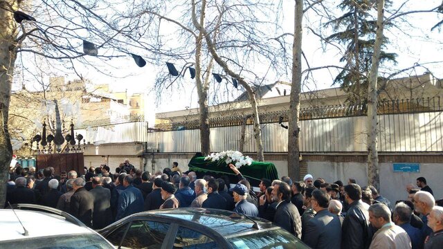 مراسم تشییع و خاکسپاری آیتالله امامجمارانی برگزار شد مراسم تشییع و خاکسپاری آیتالله امامجمارانی برگزار شد