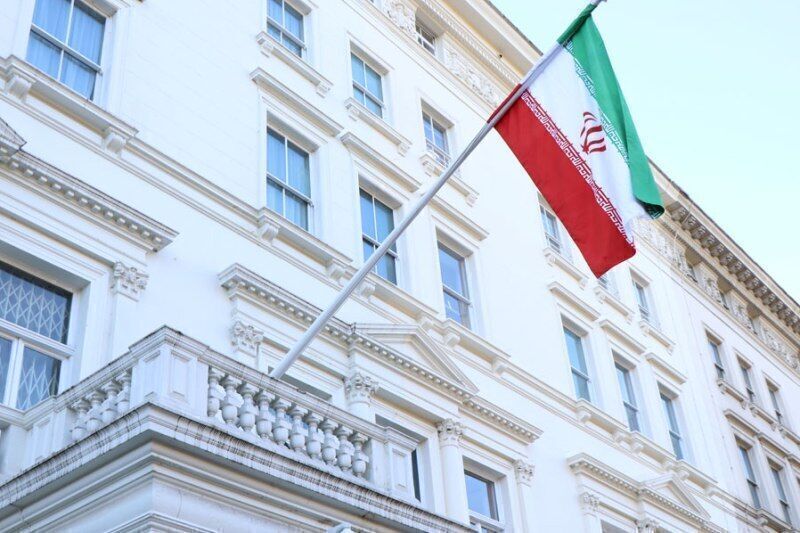 پرچم نمایندگیهای ایران در اروپا به حالت نیمه برافراشته درآمد پرچم نمایندگیهای ایران در اروپا به حالت نیمه برافراشته درآمد