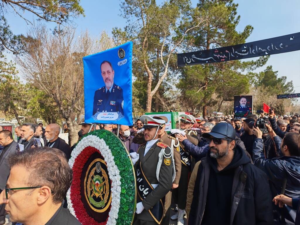 پیکر وزیر دفاع شهید در بهشت زهرا آرام گرفت پیکر وزیر دفاع شهید در بهشت زهرا آرام گرفت