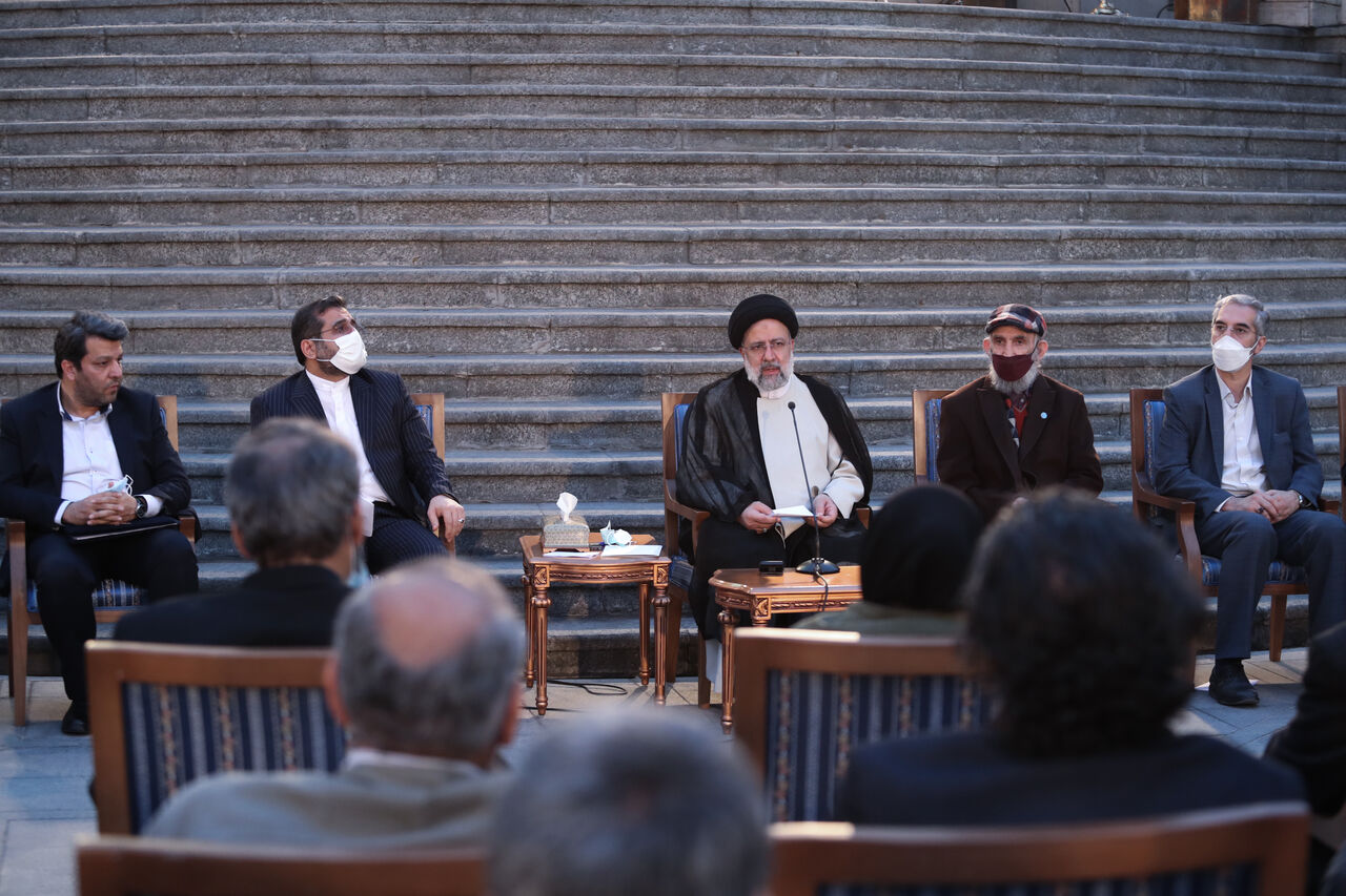 رییس‌جمهور: کارگروه مشترک بررسی مشکلات هنرمندان تشکیل شود