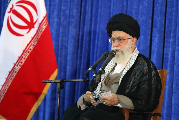 جمعی از فرماندهان دفاع مقدس با رهبر انقلاب دیدار می‌کنند