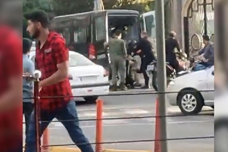 واکنش پلیس به حواشی ویدیوی بازداشت یک دختر در تبریز واکنش پلیس به حواشی ویدیوی بازداشت یک دختر در تبریز