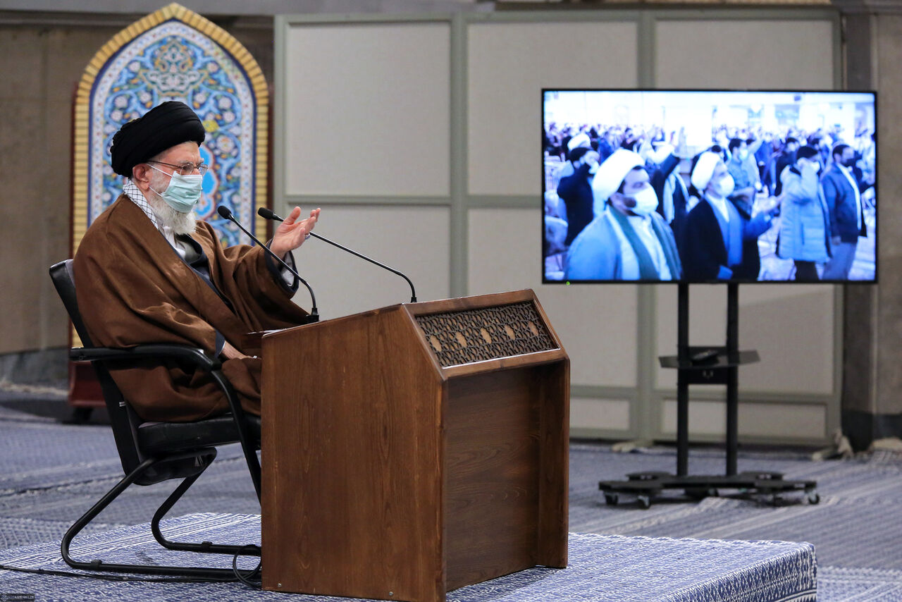 مذاکره، صحبت و تعامل با دشمن در مقطعی به معنای تسلیم شدن نیست